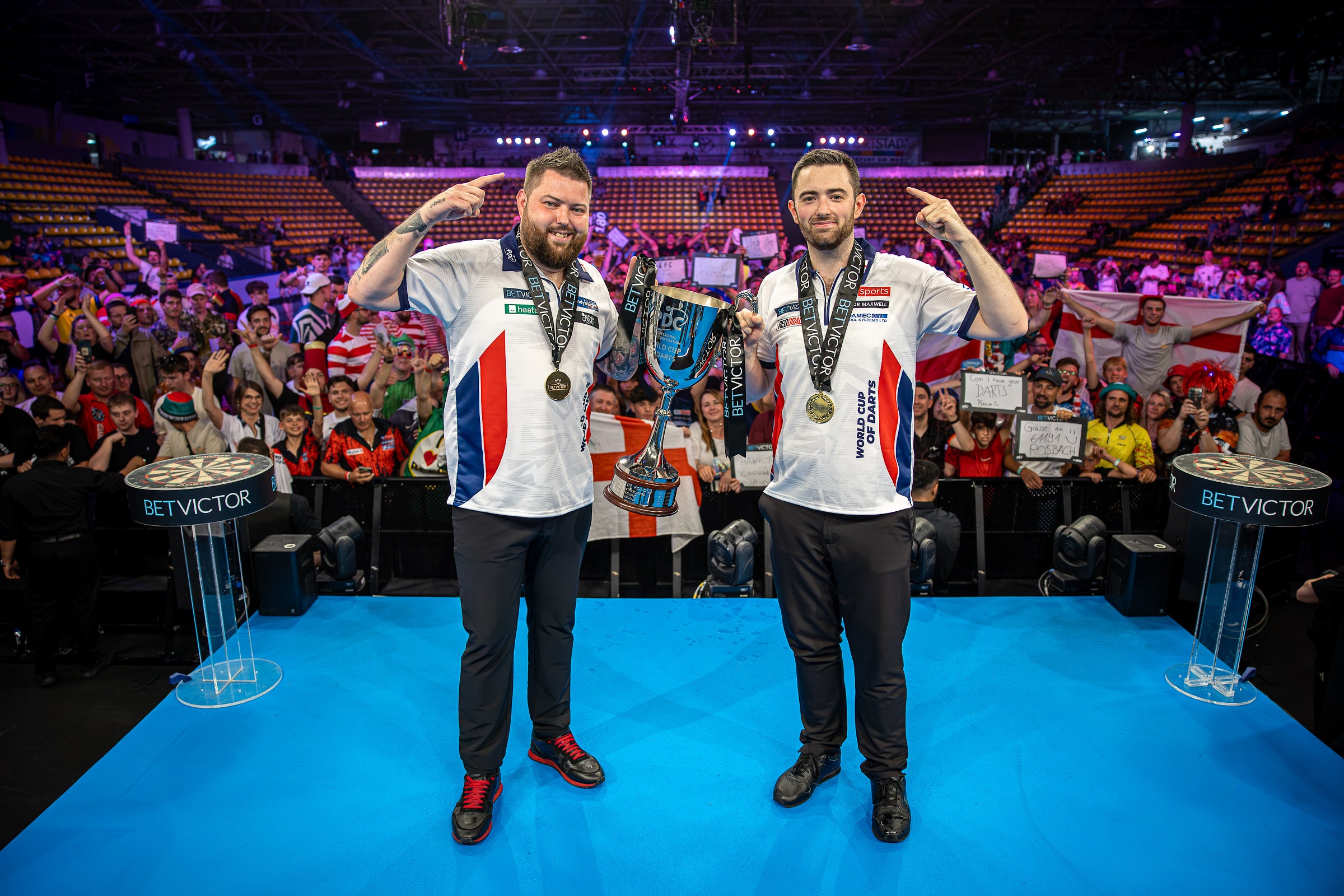 HUMPHRIES & SMITH LEAD ENGLAND TO BETVICTOR WORLD CUP GLORY